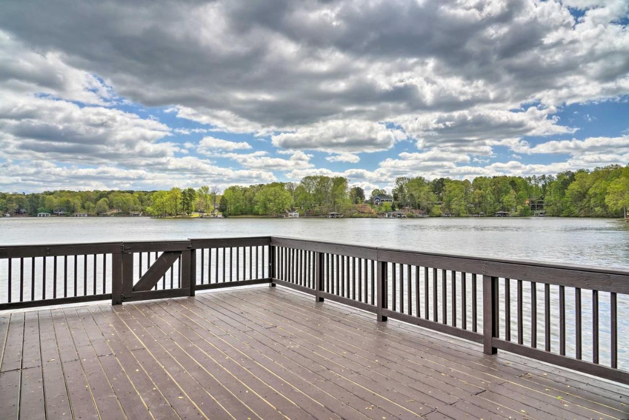 Waterfront Cottage With Boat Dock And 3 Decks! Bracey Экстерьер фото